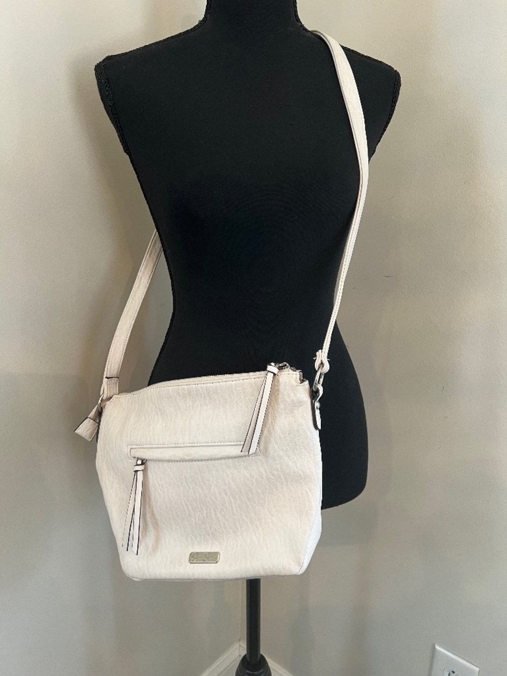 Jessica Simpson Off White Purse JS53582  with Black and Off White Lining